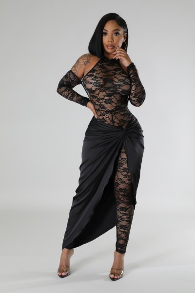 Gezelle Black Lace Set (Pre Order Arrives 1/25)